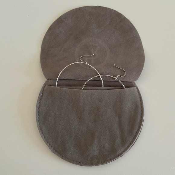 Large drop hoop earrings - Picture 5 of 6